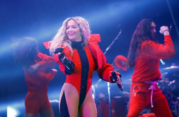 THANË SE “HARROI”/ Rita Ora uron 28-nëntorin me videon më të bukur