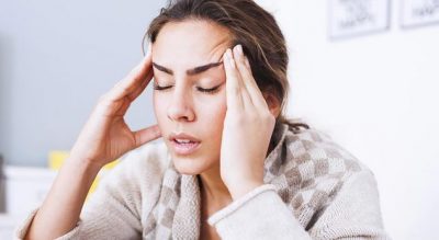 Katër shenjat që paralajmërojnë se dhimbja e kokës është serioze