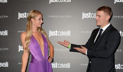 PAS NDARJES NGA I FEJUARI/ Paris Hilton shfaqet më e lumtur se kurrë