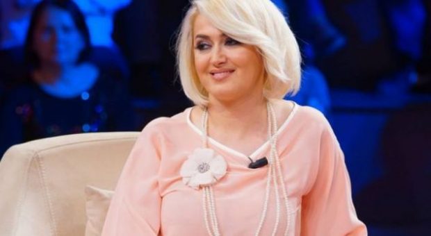 “JAM NDJERË E DHUNUAR”/ Këngëtarja shqiptare rrëfen përse nuk është martuar