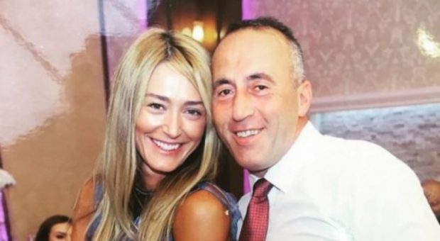 NATYRALE DHE ME STIL/ Gruaja e Haradinaj publikon foton e 10 viteve më parë (FOTO)