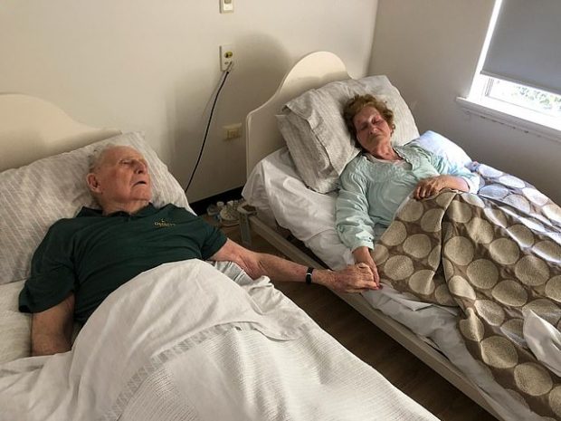 TË MARTUAR PREJ 70 VITESH/ Çifti i moshuar ndërron jetë duke mbajtuar duart e njëri-tjetrit