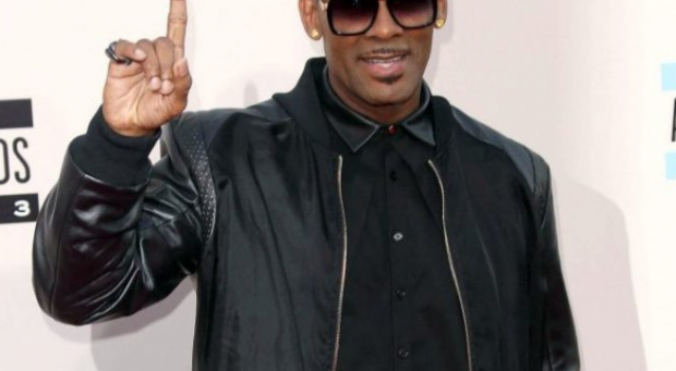 E SHKUARA E ERRËT E “MANJAKUT SEKSUAL”/ R Kelly u martua me ish-gruan e tij kur ajo ishte vetëm 15 vjeç