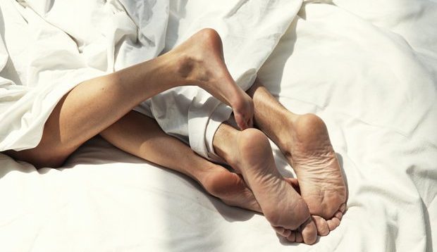 Pozicionet që i ndihmojnë meshkujt të “zgjasin” më shumë në shtrat