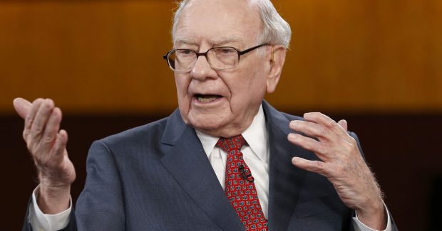 “MUND TË LEXONI 200 LIBRA SA RRINI NË INTERNET”/ Warren Buffett tregon sekretin e suksesit të tij