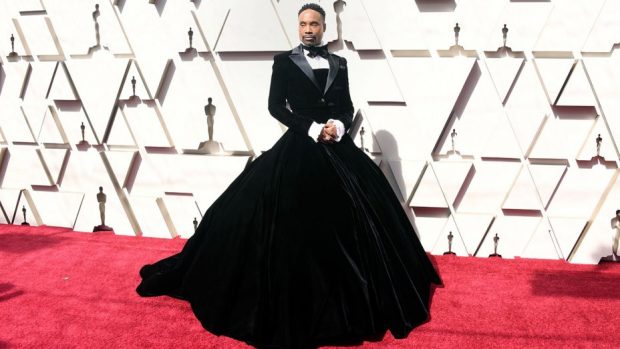 INTERNETI U ÇMEND/ Aktori i famshëm parakalon në tapetin e kuq të çmimeve Oscar me një fustan-kostum