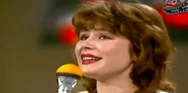 RIKTHEHET NERTILA KOKA/ Ja ku do ta shihni tani këngëtaren e viteve ’80 (FOTO+VIDEO)