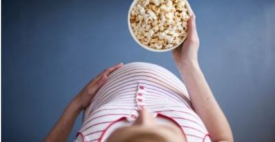 KUJDES/  “Ngrënia sa për dy” gjatë shtatzënisë mund të dëmtojë fëmijën tuaj