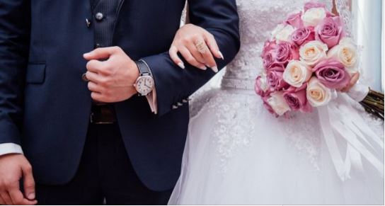 DIVORC 3 MINUTA PAS CELEBRIMIT/ Arsyeja “e çuditshme” që i dha fund martesës më të shkurtër në histori