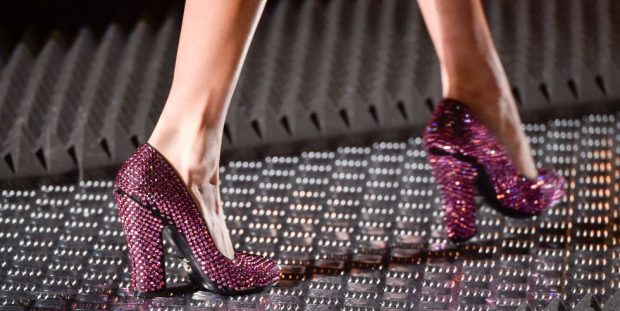 NGA PRADA TEK VERSACE/ Këpucët më të mira nga java e modës në Milano (FOTO)