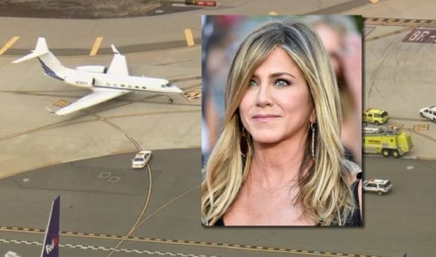 FRIKË NË AJËR/ Avioni i Jennifer Aniston bën ulje emergjente në Kanada (VIDEO)