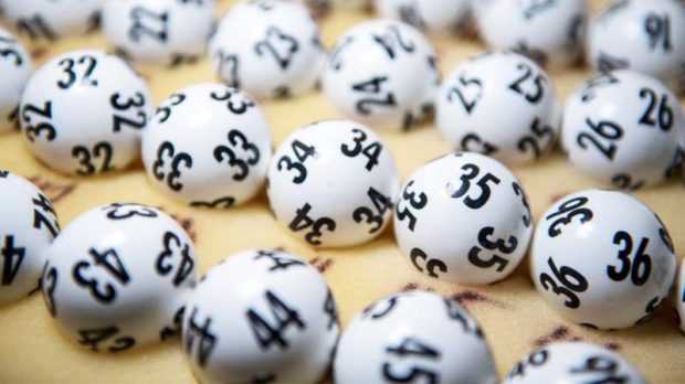 “STRATEGJIA EFIKASE”/ Fiton dy herë lotarinë duke përdorur datën e vdekjes së mamasë