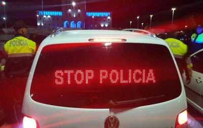 30 POLICA I ZUNË RRUGËN/ Këngëtari shqiptar i revoltuar: Sikur kisha vrarë një njeri