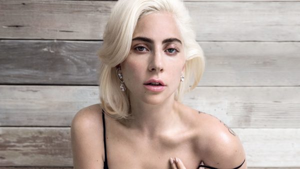 SHFAQET SI NJË KUKULL/ Lady Gaga i surprizon të gjithë me setin e fundit fotografik