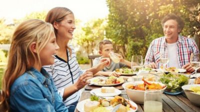 VAKTET FAMILJARE TË NGRËNIES/ Rëndësia e ushqyerjes së bashku