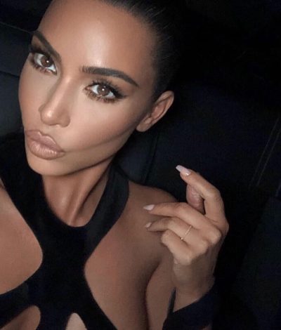 FOTOT JU LËNË PA MEND/ Kim Kardashian mblodhi gjithë sozitë e saj për setin e ri fotografik