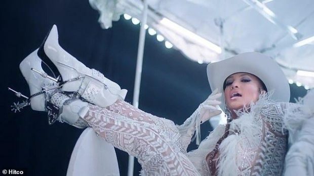 RIKTHEHET FUQISHËM/ Jennifer Lopez i tregoi të gjitha në klipin e ri ku shfaqet pa të brendshme (VIDEO)