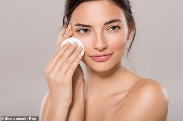 METODA E RE/ Ekspertja rekomandon femrat ta aplikojnë spermën në fytyrë
