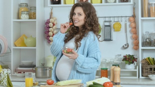 NGA PERIMET TEK…/ Çfarë ushqimesh duhet të konsumojnë gratë shtatzëna për të lindur një fëmijë të shëndetshëm