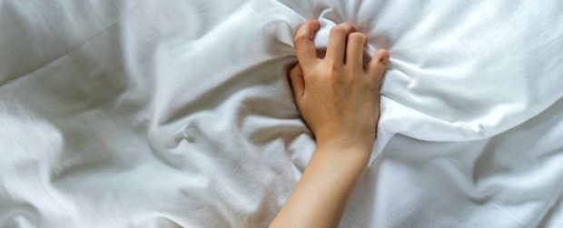 VËMENDJE VAJZA/ Prodhuesi i “lodrave të seksit” rekomandon të masturboni më shpesh