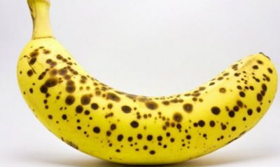 BËN MREKULLI/ Ja përse duhet të hani çdo ditë banane me lëkurë të errët