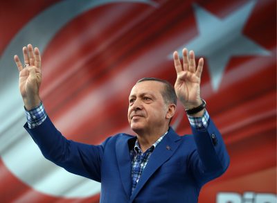 AKTORJA E NJOHUR TURKE MARTOHET SË SHPEJTI/ Presidenti Erdogan dëshmitari kryesor
