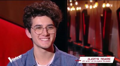 TË GJITHË NË KËMBË PËR GJONIN/  I riu shqiptar mahnit jurinë e “The Voice” në Francë (VIDEO)