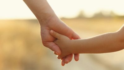 PAS BETEJËS PESËVJEÇARE/ Dhuruesi i spermës fiton të drejtën e atësisë mbi vajzën 11-vjeçare