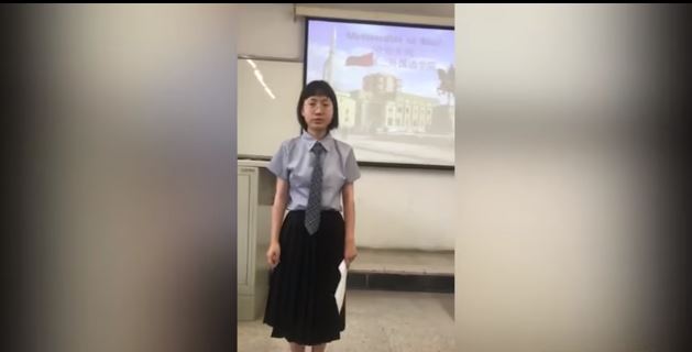 PASIONI PËR GJUHËN SHQIPE/ Studentja kineze reciton në Pekin “Ti nuk lexon” (VIDEO)