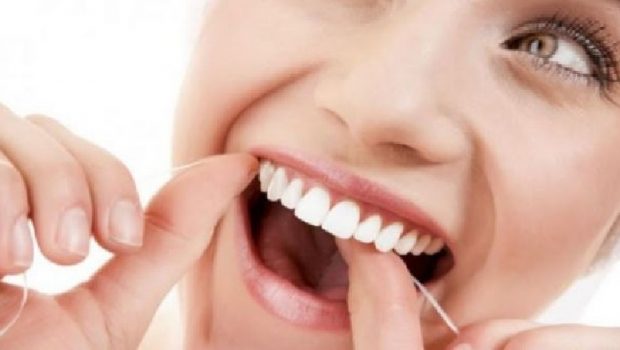 MËSOJENI TANI/ Ja nga çfarë rrezikohen personat që vuajnë nga sëmundja e mishrave të dhëmbëve