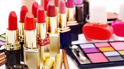 KINI KUJDES/ Tregohuni të vëmendshme ndaj këtyre përbërësve të rrezikshëm që gjenden në produktet kozmetike
