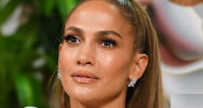 PAS KRITIKAVE PËR FILMIN E RI/ Jennifer Lopez ia plas të qarës në mes të emisionit