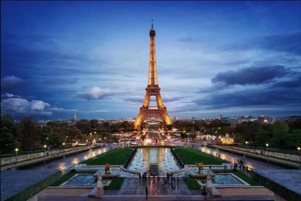 MOS E BËNI/ Fotografimi i kullës së Eiffel gjatë natës është i jashtëligjshëm. Ja arsyeja pse