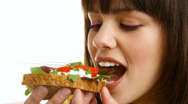 7 GJËRA QË DUHET TË DISH/ Çfarë të ndodh kur eliminon bukën nga dieta e përditshme?