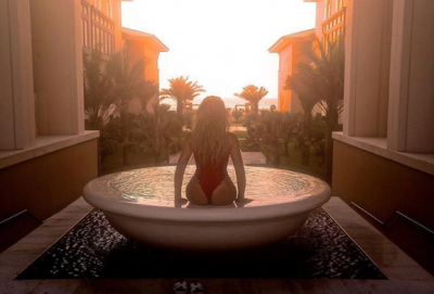 “NUK NJEH MOSHË”/ Zhvishet sërish Ledina Çelo, pozat seksi “përflakin” Instagramin (FOTO)