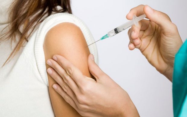 ERDHI MOMENTI TI MËSONI/ 5 mitet që nuk duhet t’i besoni më për vaksinën antigrip