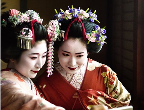MËSOJENI TANI/ Përse ky vend i ka të ndaluara selfi-et me geishat?