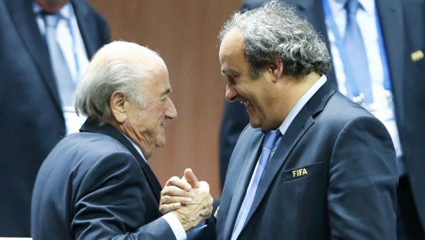 E PAPRITUR/ Akuzohen për afera korruptive, FIFA padit Blaterin dhe Platininë