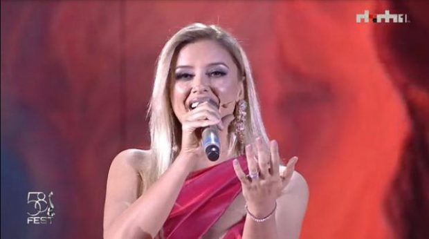 I FTUAR SPECIAL/ Alketa Vejsiu performon në “Festivalin e Këngës” (VIDEO)