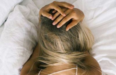 NËSE ANKTHI PO JU LË PA GJUMË/ Mësoni 5 zakonet që do ju bëjnë të flini më qetë