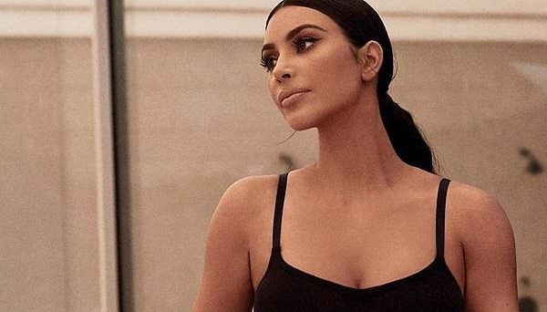 DO TË MAHNITETNI/ Kim Kardashian tregon dollapin e saj masiv të mbushur me çanta dhe këpucë me vlerë mbi 1 milion dollarë