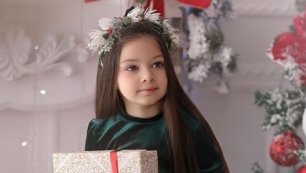 ËSHTË VETËM 5 VJEÇE/ Vogëlushja e ëmbël shqiptare që imiton vipat në mënyrën më unike (FOTO)