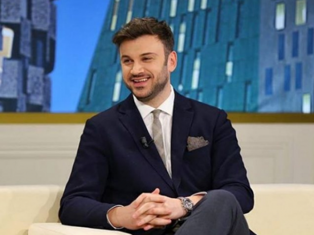 IKU DHE NJË TJETËR / Moderatori shqiptar bëhet pjesë e televizionit italian