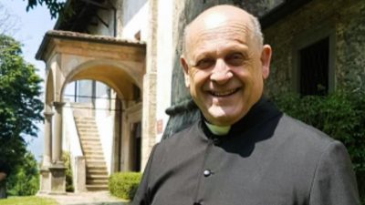 E TRISHTË/ I dha aparatin e tij të ventilimit pacientit të ri: Prifti italian ndërron jetë