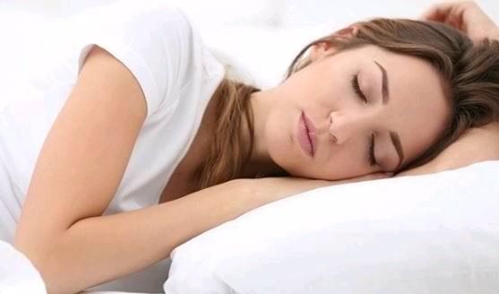 KORONAVIRUSI/ Rreziku ekziston edhe gjatë gjumit, por mund të mbrohemi