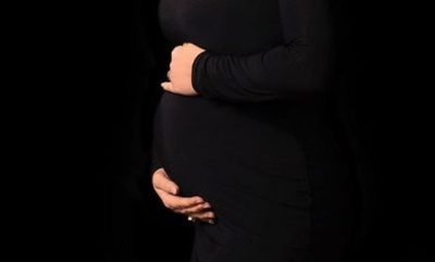 NË DITËN E LINDJES/ Këngëtarja shqiptare zbulon se është shtatzënë (FOTO)