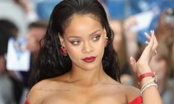 KORONAVIRUSI/ Rihanna dhuron pesë milionë dollarë për të luftuar COVID-19