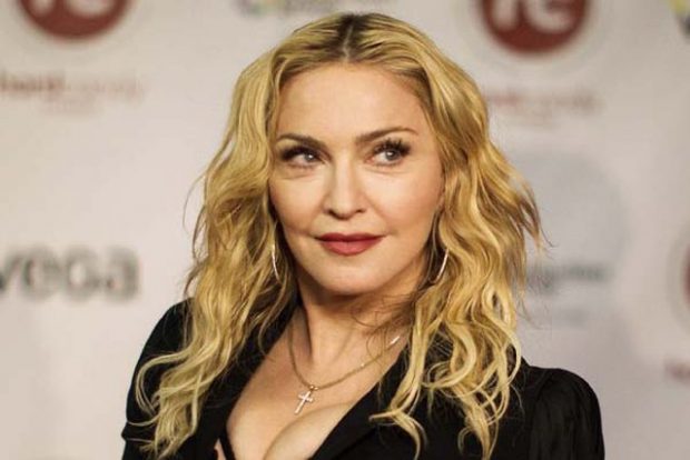 KORONAVIRUSI/ Madonna humb 3 të afërm brenda 24 orësh nga COVID-19 (VIDEO)