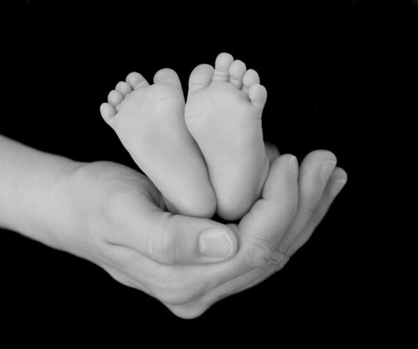 NË PRITJE TË ËMBËL/ Kënëtarja shqiptare do bëhet nënë për herë të dytë dhe zbulon gjininë e bebit (FOTO)