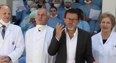 “KAM HUMBUR SHIJEN DHE…”/ Këngëtari i njohur shqiptar rezulton pozitiv në testin e Covid
